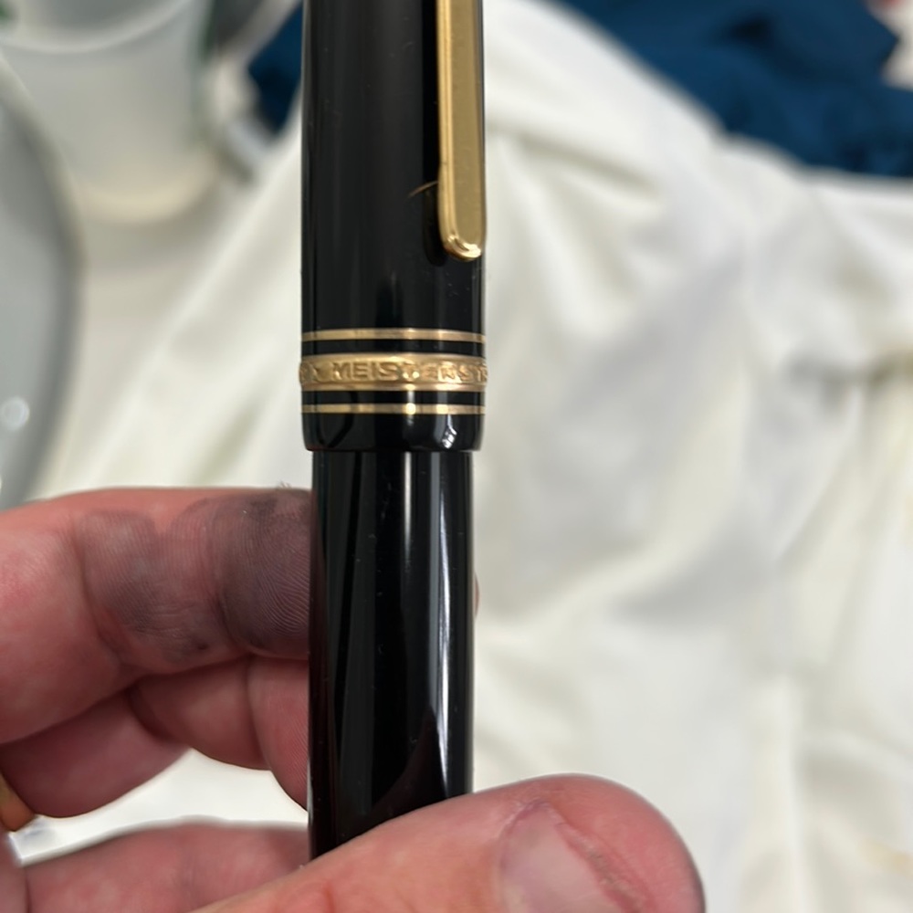 Montblanc Meisterstück No. 149 18k gold, precious resin. Reliable and classic.